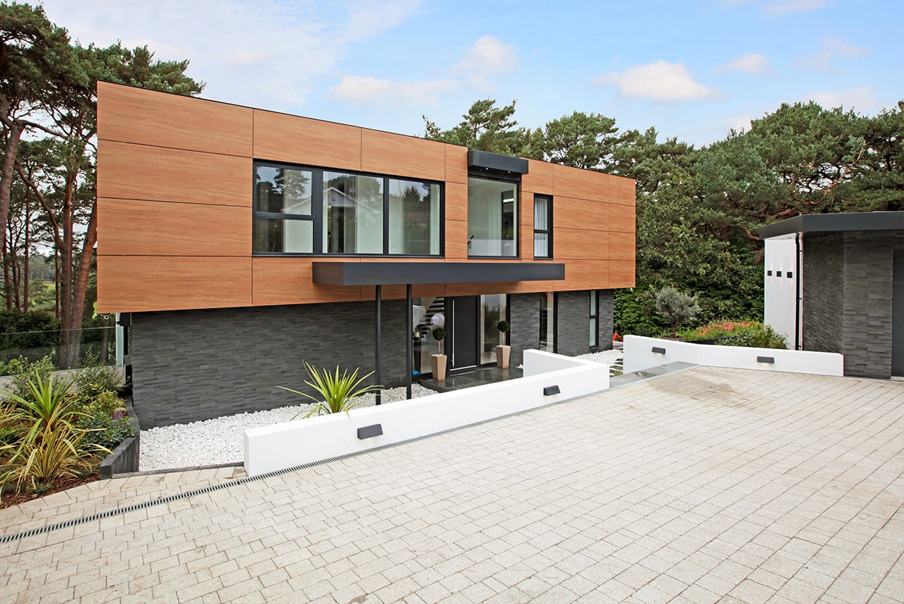 Norstone Aksent 3D Grey Stone Veneer used on the exterior of a modern home in the UK